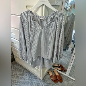 a new day pinstripe gray and white v-neck tunic peasant linen summer top blouse✨